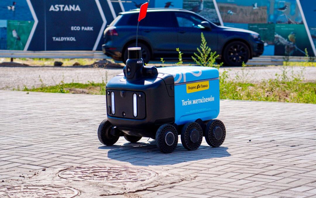 В Астане начали работать роботы-курьеры