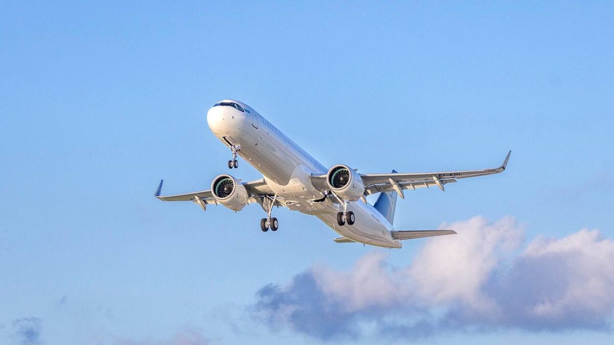 Самолет Air Astana